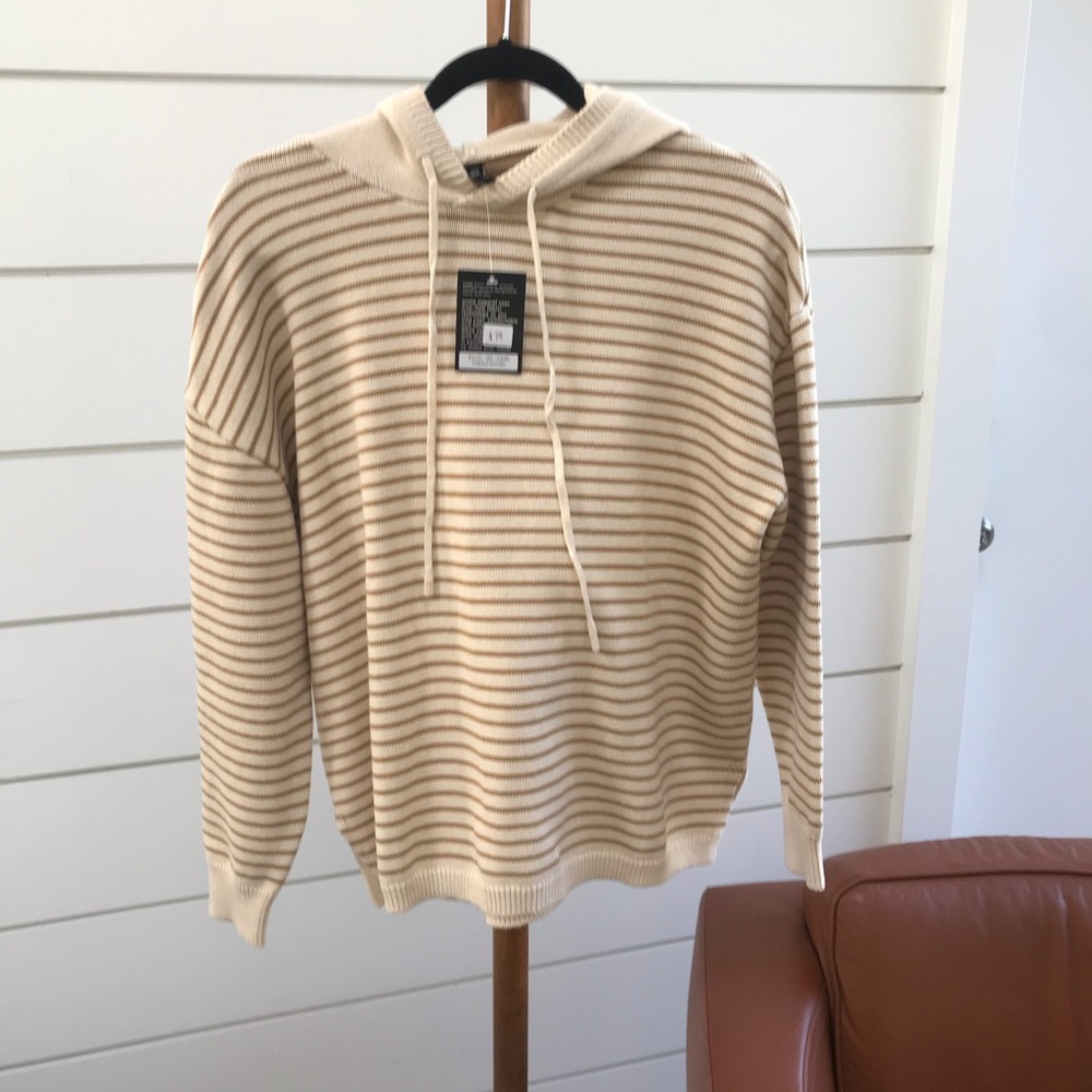 Onzie hooded sweater